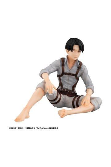 Preorder: Attack on Titan G.E.M. Series PVC Figure Squad Captain Levi Palm Size 9 cm — figurka z tyłu