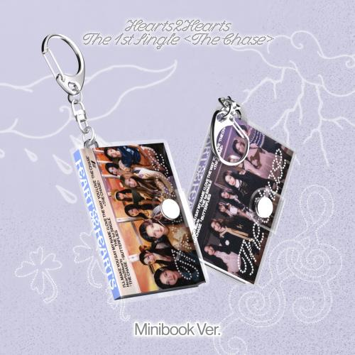Hearts2Hearts - 1st single album The Chase (Mini Book Ver.)