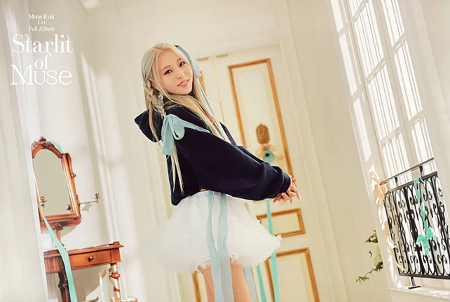Plakat MOON BYUL - VOL.1 STARLIT OF MUSE v4