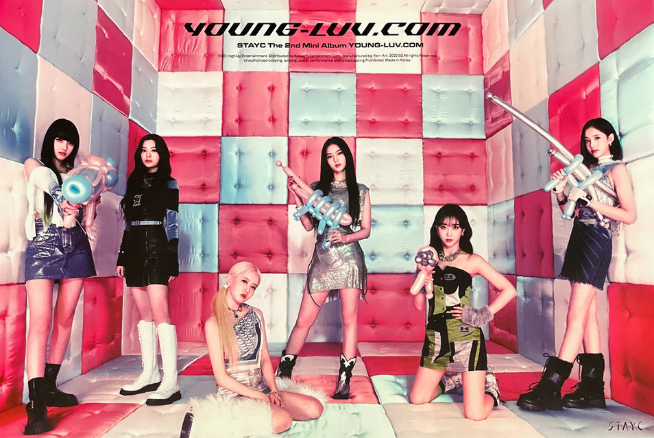 Plakat STAYC - YOUNG-LUV.COM V3